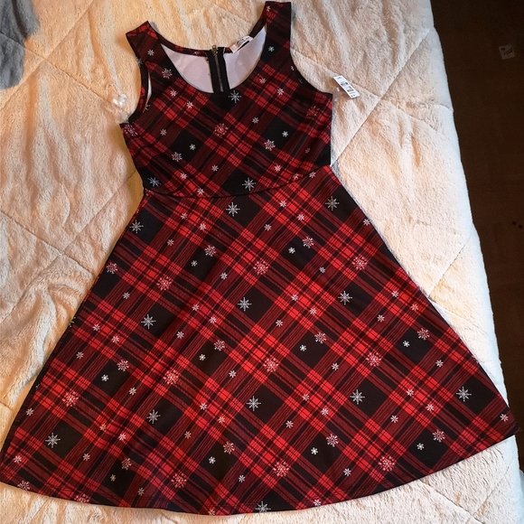 Cute Ardene Christmas dress. - Picture 1 of 10